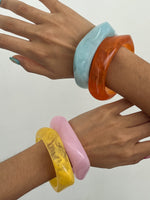 Load image into Gallery viewer, Resin Bangle Retro Irregular Statement Bracelet N6A198