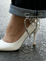 Load image into Gallery viewer, Lava Heart Alloy Pearl Fringe Brooch Pin N6B020