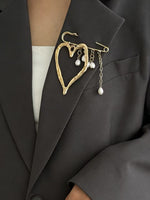 Load image into Gallery viewer, Lava Heart Alloy Pearl Fringe Brooch Pin N6B020