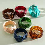 Load image into Gallery viewer, Oversized Resin Ombré Pleated Geometric Bangle N6H086
