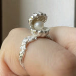 Load image into Gallery viewer, Adjustable Shell Ring Pearl Color Open Stackable S5P895