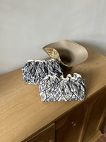 Load image into Gallery viewer, Heavy Embroidery Large Capacity Pouch Organizer N6B128