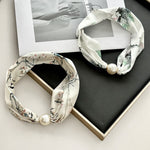 Load image into Gallery viewer, Magnetic Clasp Pearl Scarf Neck Warmer Women N6H111