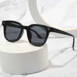 Load image into Gallery viewer, Black Frame Sunset Gradient Square Sunglasses Women N6B214