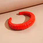 Load image into Gallery viewer, Pleated Acrylic Bangle Round Open S5P100