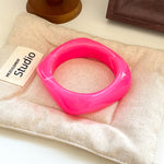 Load image into Gallery viewer, Geometric Ombre Resin Bangle Curved Acetate Contour S5P256