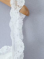 Load image into Gallery viewer, White Lace Trim Fitted Camisole Top N6F185
