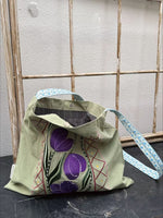 Load image into Gallery viewer, Floral Tulip Embroidery Canvas Bucket Bag S5P803