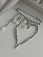 Load image into Gallery viewer, Lava Heart Alloy Pearl Fringe Brooch Pin N6B020