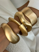 Load image into Gallery viewer, Punk Wide Bangle Spring Closure Bracelet Women N6B012