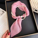 Load image into Gallery viewer, Womens Ivory Crinkled Pearl Magnetic Clasp Scarf N6K267