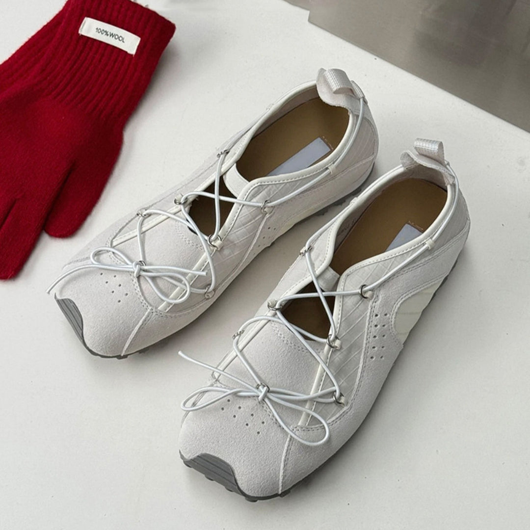Retro Perforated German Trainers Women Flat Lace-Up N6H038