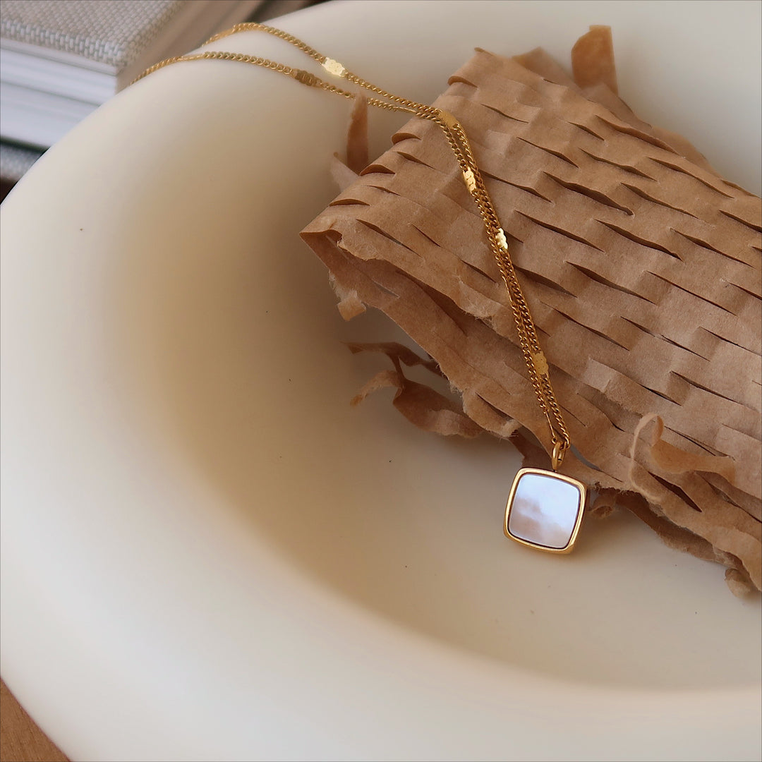 Mother of Pearl Square Choker 18K Gold Titanium Steel N6H175