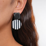 Load image into Gallery viewer, Womens Contrast Striped Round Resin Stud Earrings N6K167