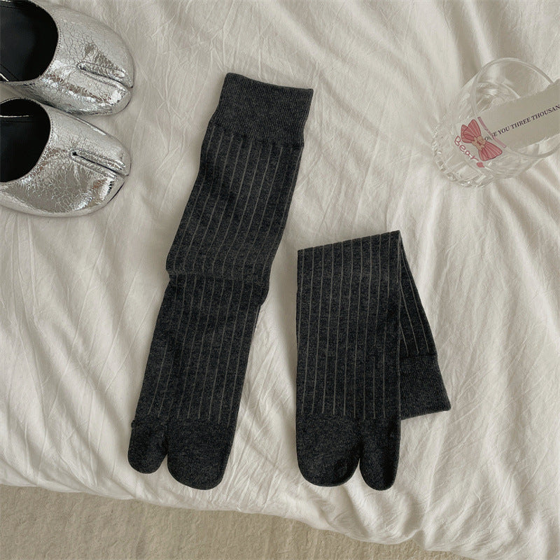 Vertical Rib Solid Split Toe Socks Women Mid-Calf N6H008