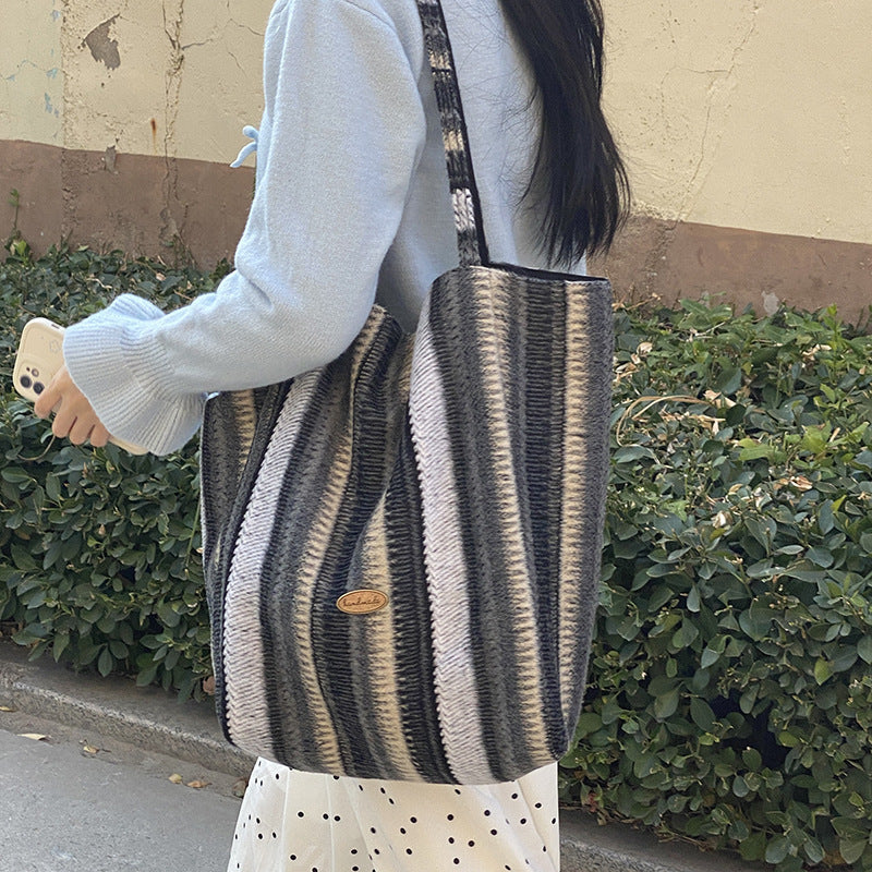 Reversible Wool Blend Tote Dual-Face Construction S5P324