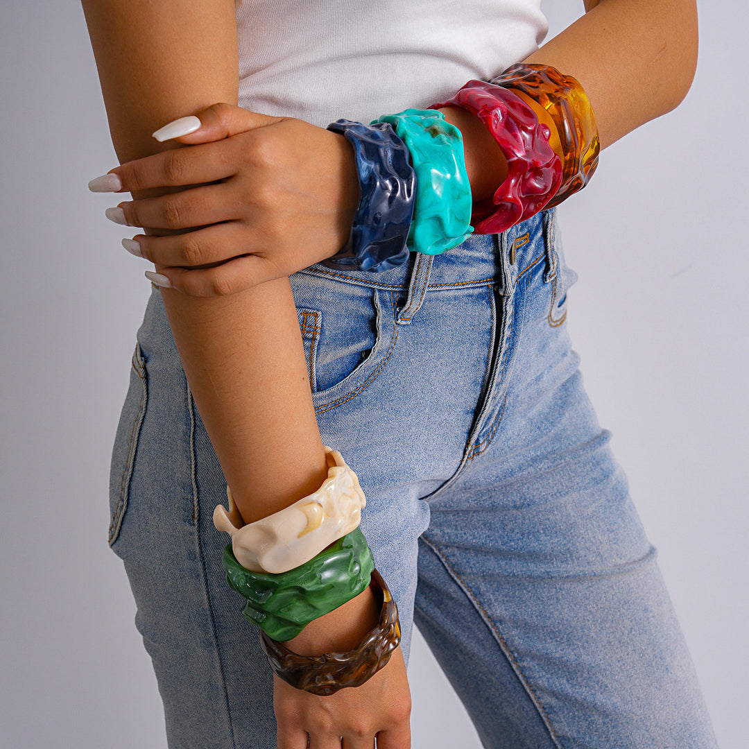 Oversized Resin Ombré Pleated Geometric Bangle N6H086