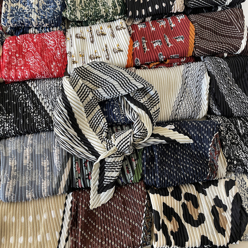 Crinkled Herringbone Scarf 70cm Square Women N6G221