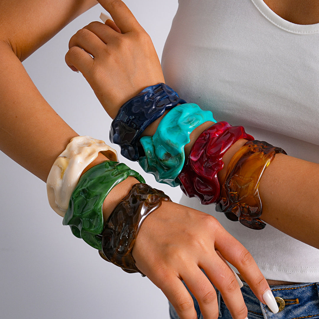 Oversized Resin Ombré Pleated Geometric Bangle N6H086
