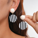 Load image into Gallery viewer, Womens Contrast Striped Round Resin Stud Earrings N6K167