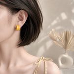 Load image into Gallery viewer, Bright C-Shape  Rim Glazed Half Hoop Stud Earrings N6H103