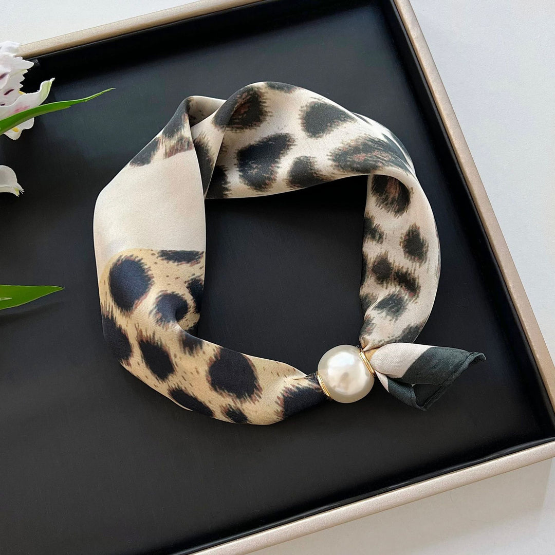 Women's Polyester Jacquard Pearl Neck Scarf N6J150