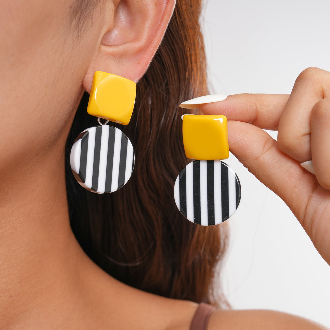 Womens Contrast Striped Round Resin Stud Earrings N6K167