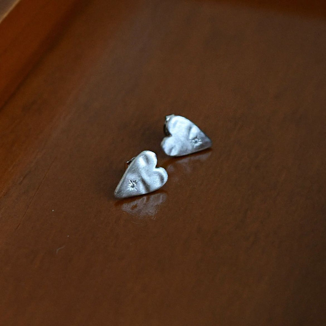 Brushed Heart Earrings Women Matte Silver Simple Stud S5P890