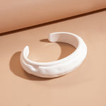 Load image into Gallery viewer, Pleated Acrylic Bangle Round Open S5P100