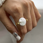 Load image into Gallery viewer, Stainless Steel Button Pearl Smooth Ring Women N6H168