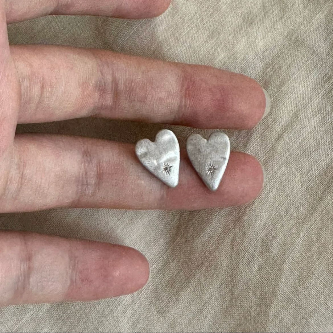 Brushed Heart Earrings Women Matte Silver Simple Stud S5P890