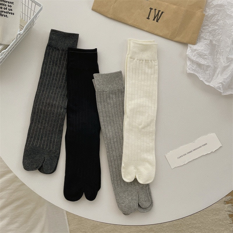 Vertical Rib Solid Split Toe Socks Women Mid-Calf N6H008