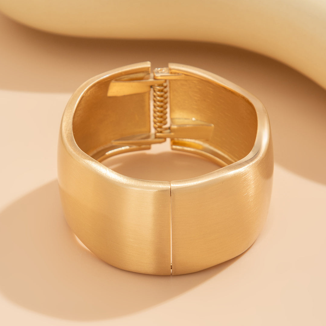 Punk Wide Bangle Spring Closure Bracelet Women N6B012