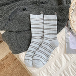 Load image into Gallery viewer, Contrast Stripe Cotton Blend Socks M5A052