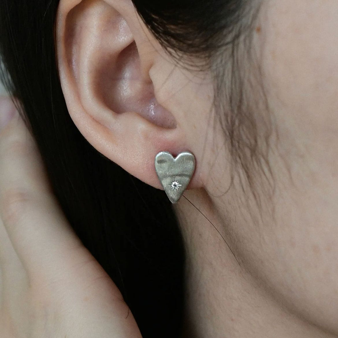 Brushed Heart Earrings Women Matte Silver Simple Stud S5P890