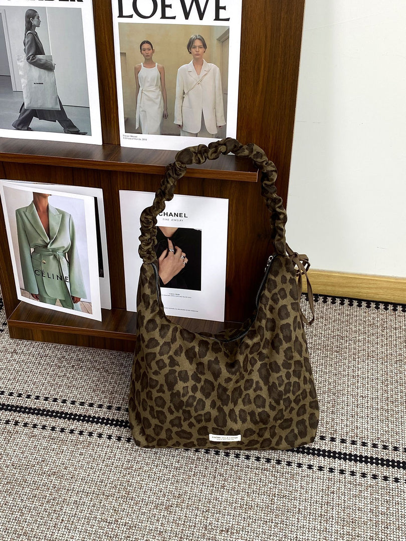 Women's Leopard Suede-Feel Dumpling Tote Bag N6J190
