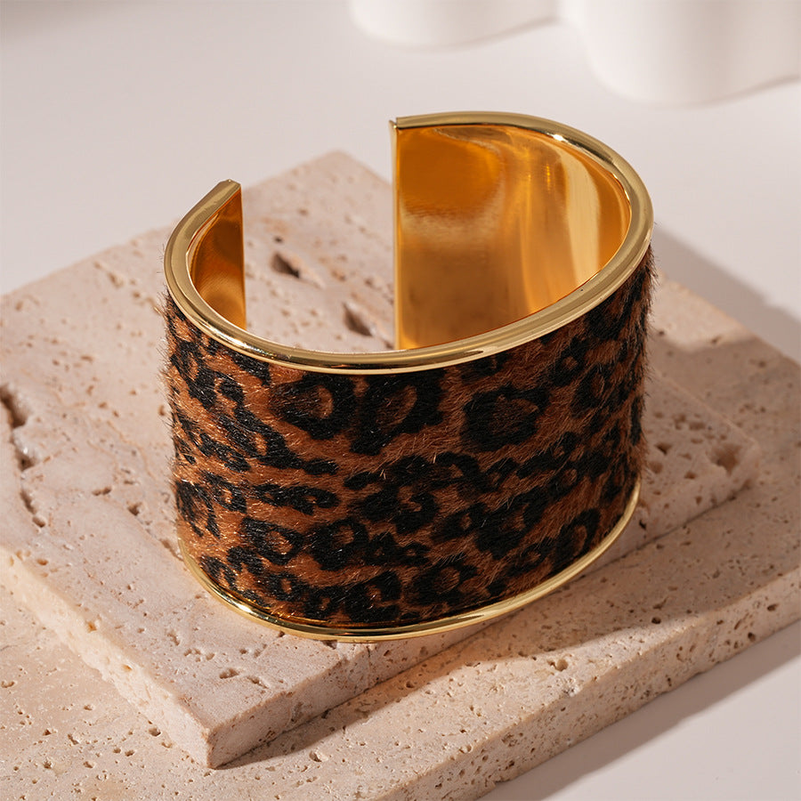 Leopard Flocked Leather Bangle Geometric Open Alloy S5P255