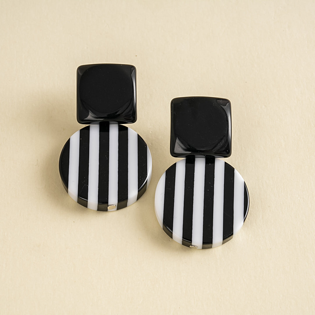 Womens Contrast Striped Round Resin Stud Earrings N6K167