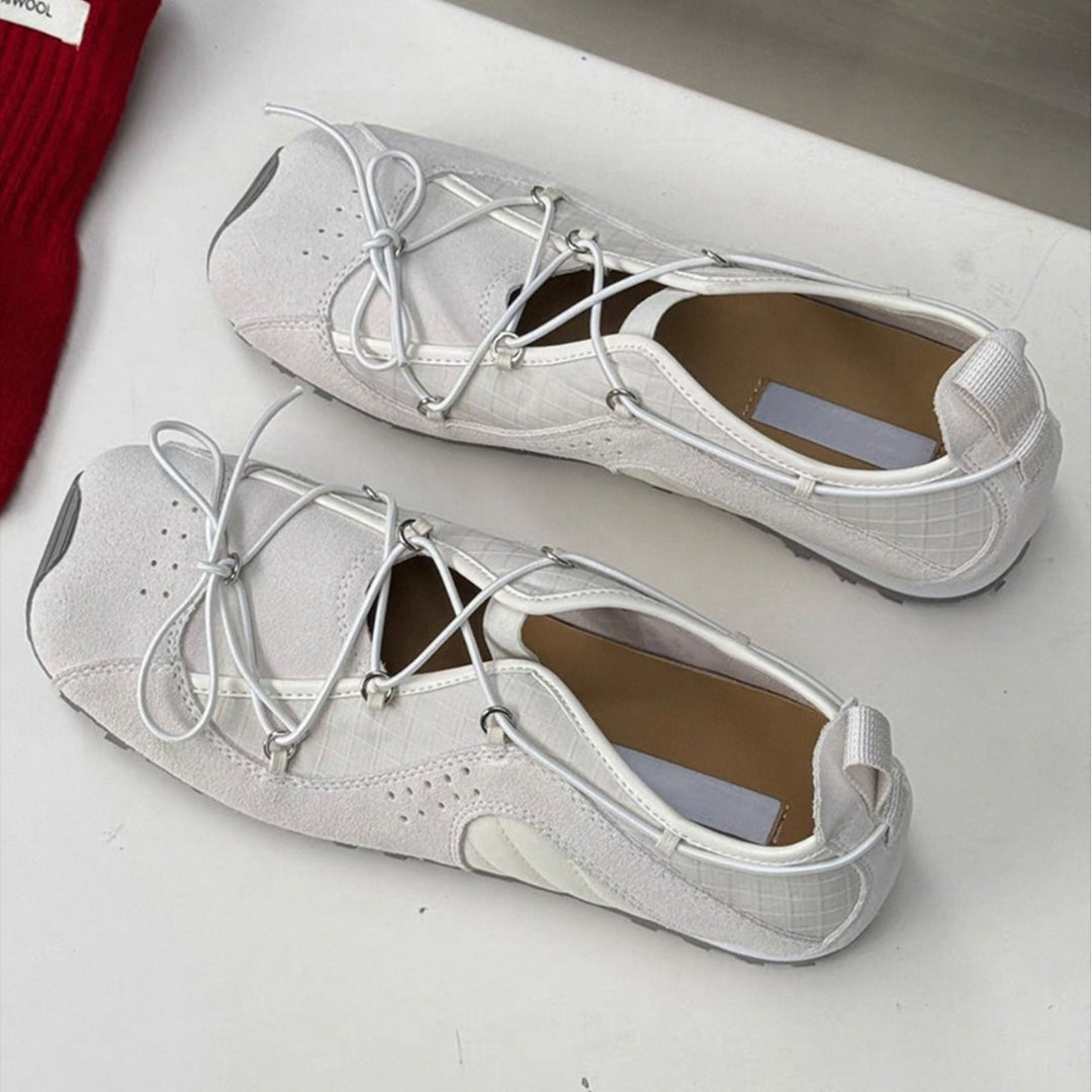 Retro Perforated German Trainers Women Flat Lace-Up N6H038