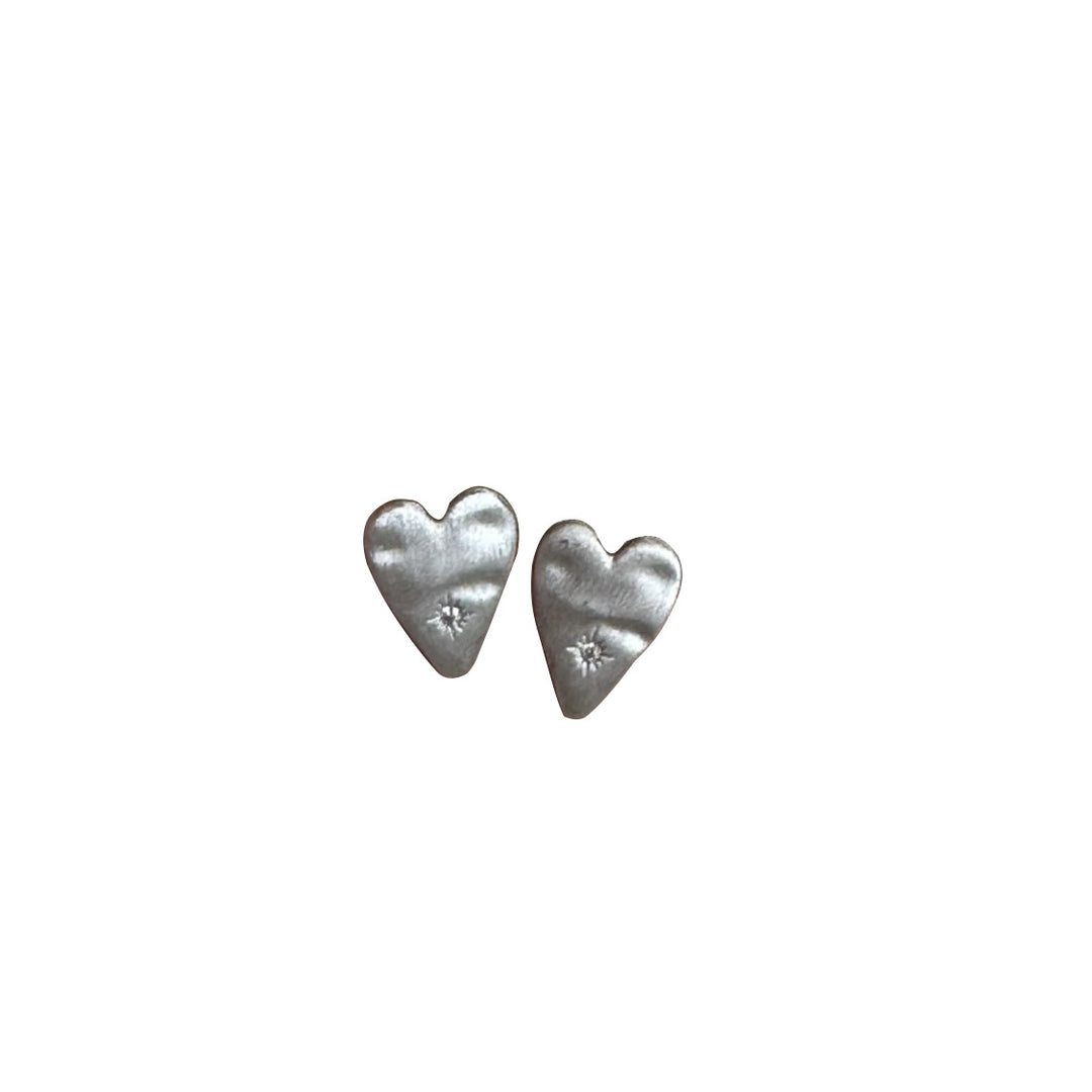 Brushed Heart Earrings Women Matte Silver Simple Stud S5P890