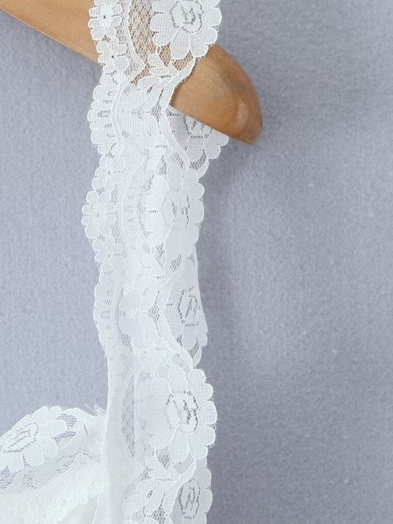 White Lace Trim Fitted Camisole Top N6F185