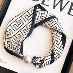 Load image into Gallery viewer, Womens Pearl Magnetic Clasp Skinny Scarf N6K260
