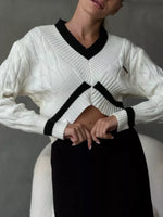Load image into Gallery viewer, Crop V Sweater Lightweight Khaki Navy White N5Z916

