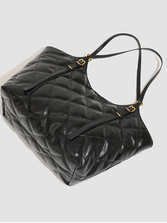Quilted Oversized Tote Bag with Magnetic Snap N6C048
