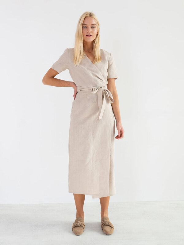 Bild 1 von BELLA Leinen Midi Wickelkleid in von Love and Confuse