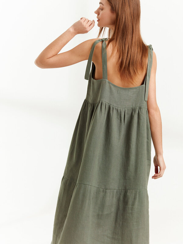Bild 1 von BERRY Trägerkleid aus Leinen in Sage green, you can also choose other colors above von Love and Confuse