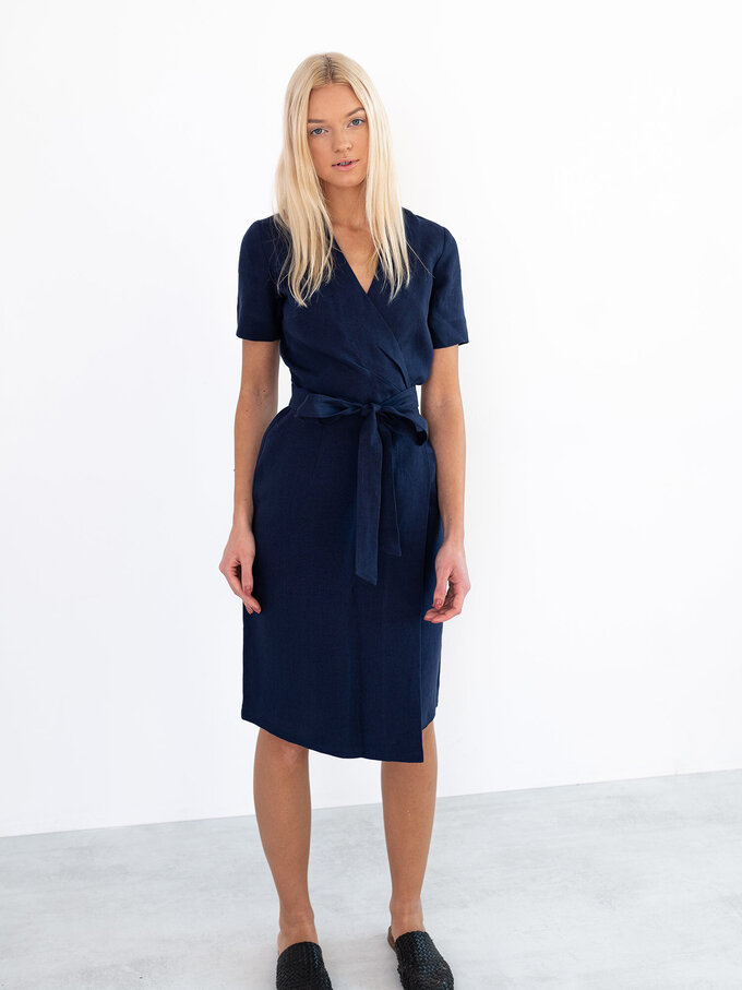 Bild 1 von BRIGITTE Leinenwickelkleid in Navy blue, you can also choose other colors above von ALBERALKIRK