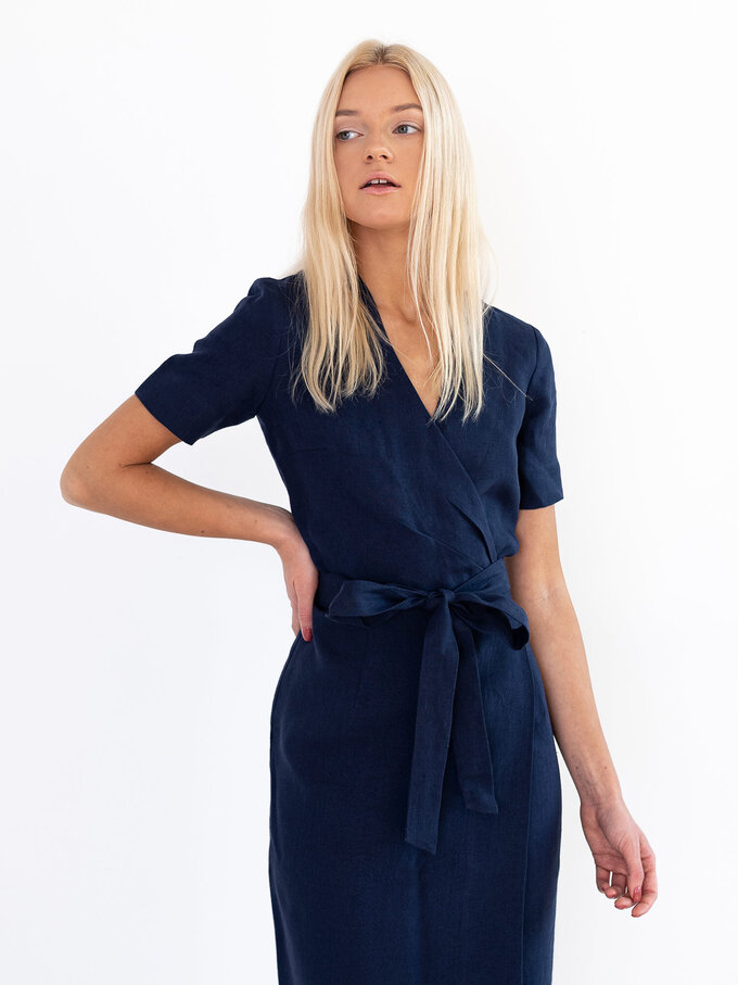 Bild 2 von BRIGITTE Leinenwickelkleid in Navy blue, you can also choose other colors above von ALBERALKIRK
