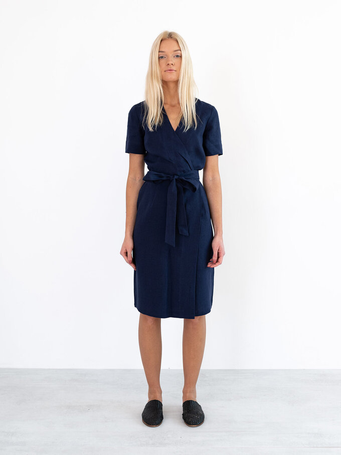 Bild 3 von BRIGITTE Leinenwickelkleid in Navy blue, you can also choose other colors above von ALBERALKIRK