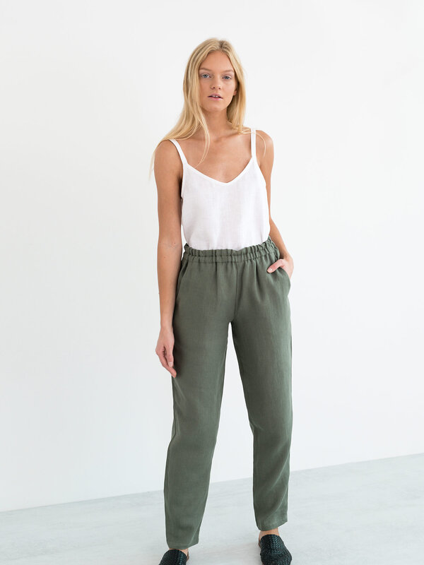 Bild 1 von BRINLEY Leinenhose in Sage green, you can also choose other colors above von Love and Confuse